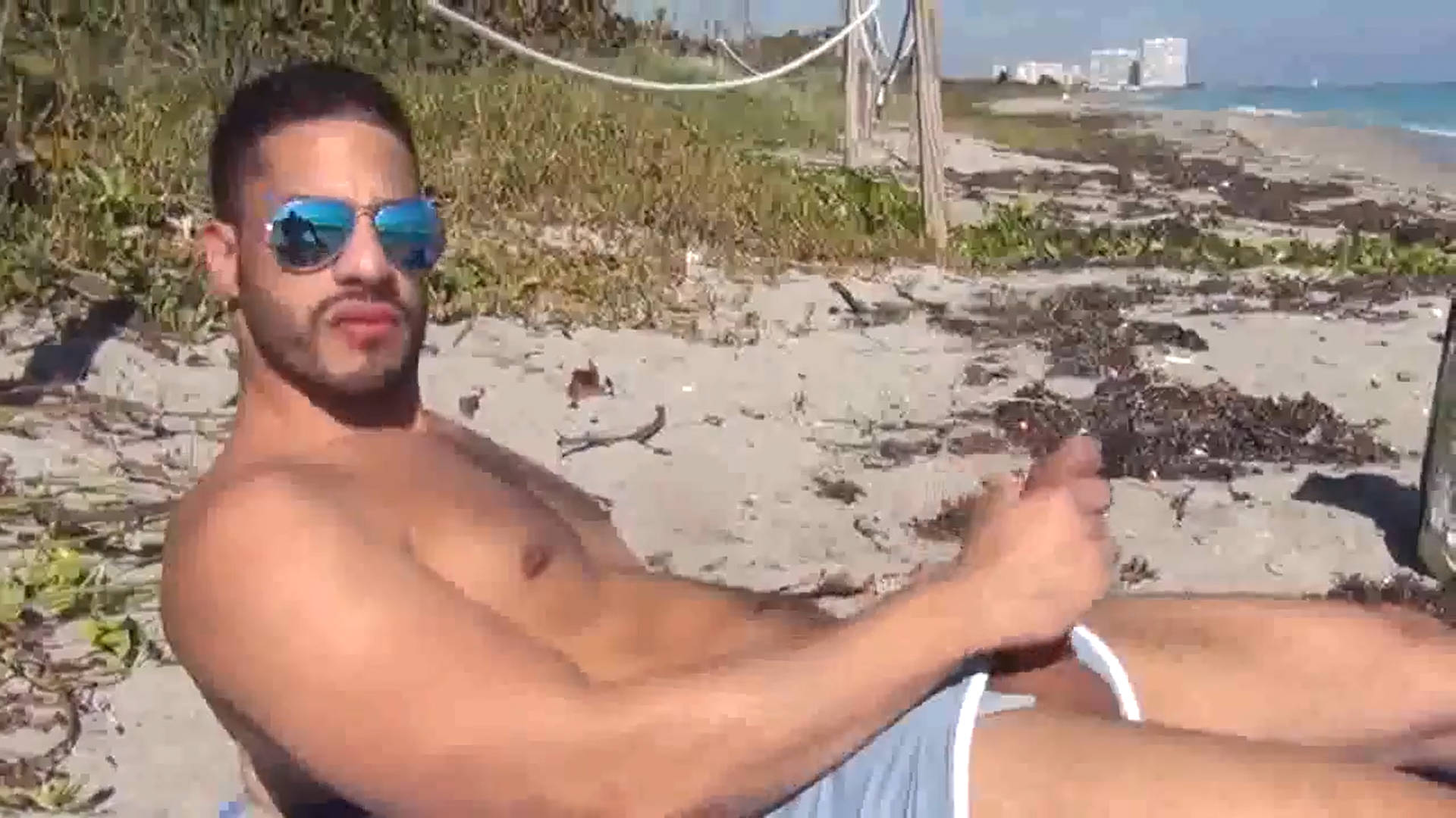 video gay coquin 144 beau butler pheonix fellington andre donovan porno gay - Beau brun bite XXL branle sur la plage